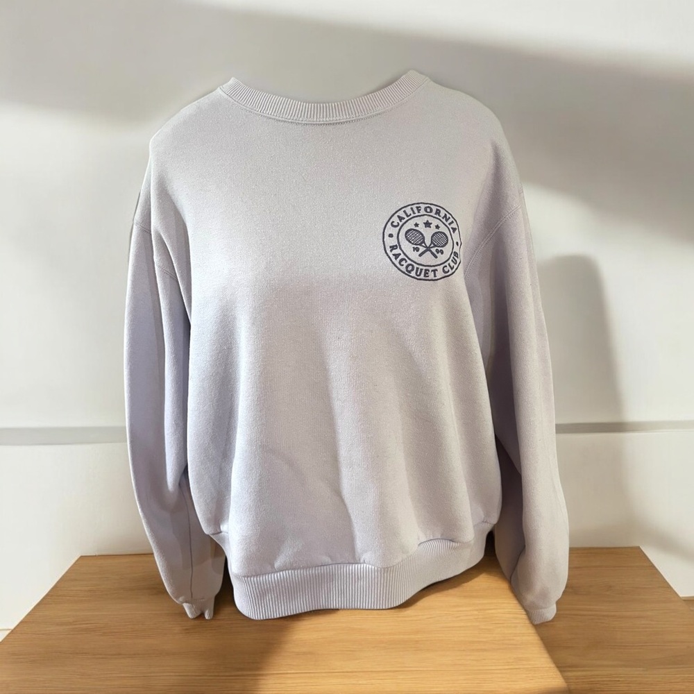 Lilac Hollister sweatshirt round neck, relaxed fit.